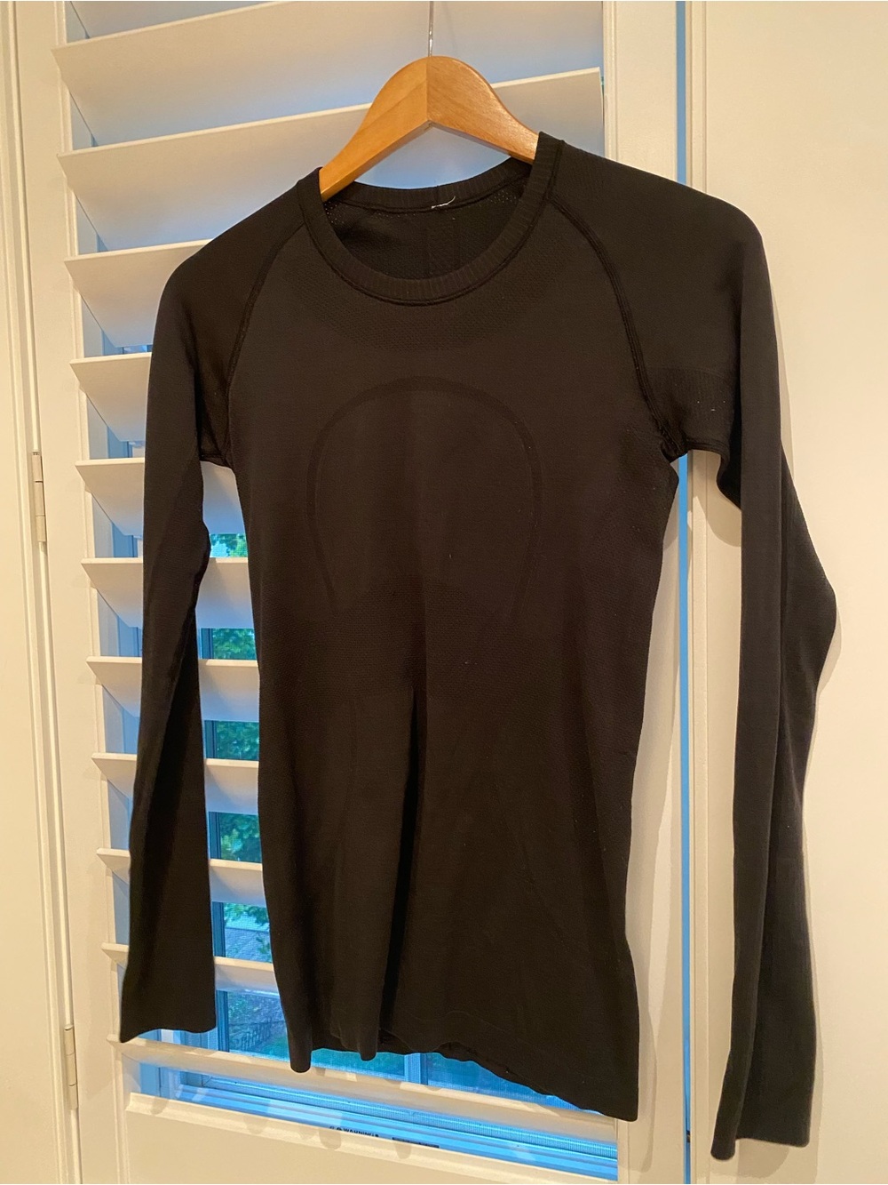 Lululemon Swifty Black Long-Sleeve Women's Performance Top